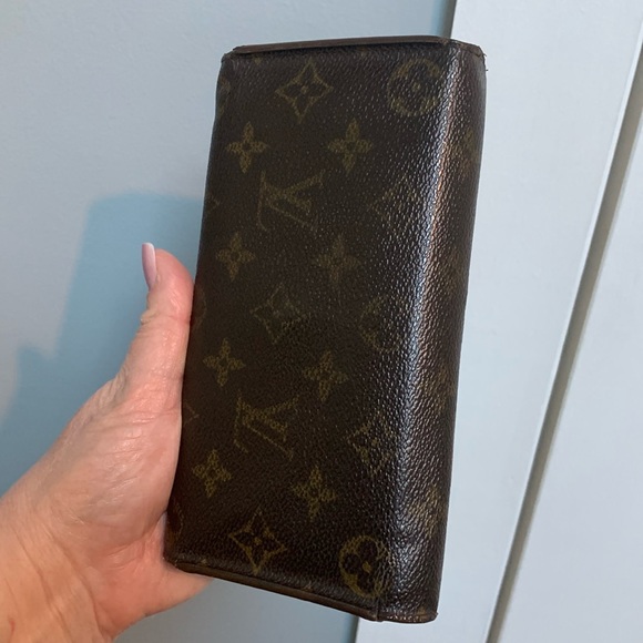 2001 authentic Louis Vuitton International Wallet - Picture 5 of 16